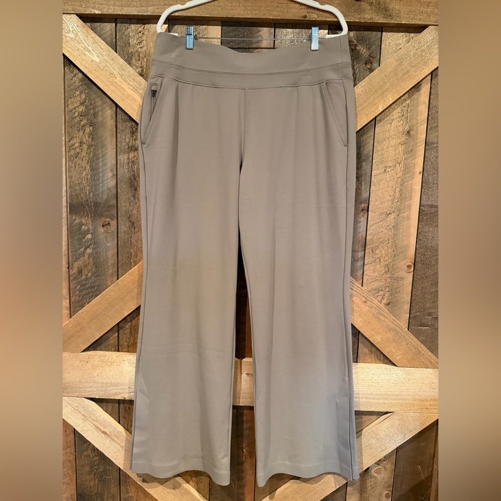 Athleta Neutral Beige/Taupe Pull-On Legging